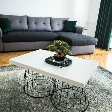 Tania Apartament Орадя Экстерьер фото