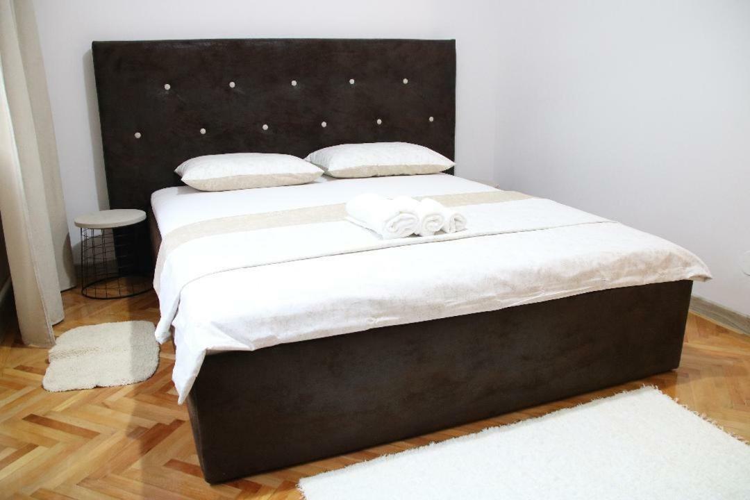 Tania Apartament Орадя Экстерьер фото